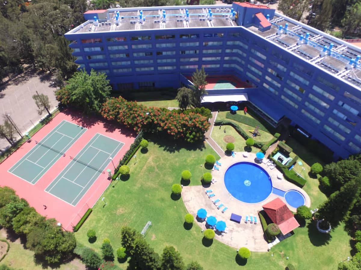 Grand Cantalagua Hotel Morelia — Centro de Convenciones — Jardines, alberca y canchas